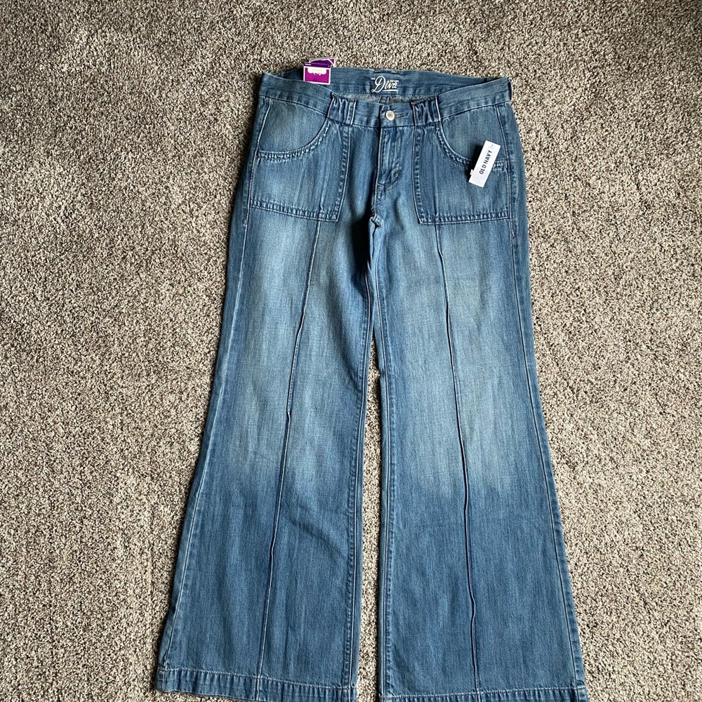 Old Navy The Diva flare jeans, New With Tags